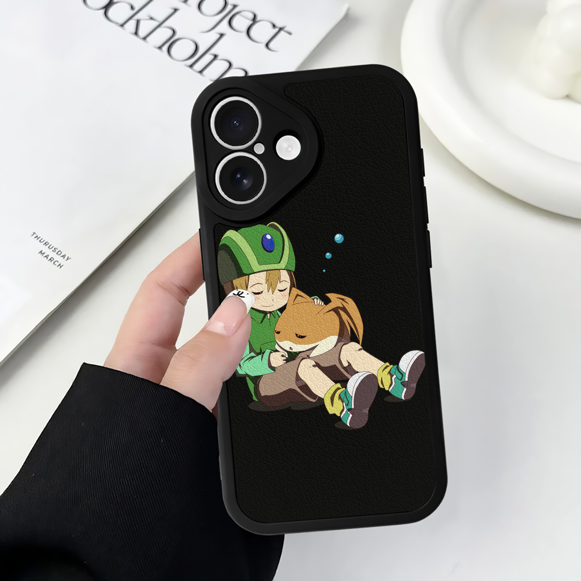 （画像用） Digimon デジタルモンスター/デジモン 【iPhone 16シリーズ対応】シリコンスマホケース（レザー調） 材質：シリコン
